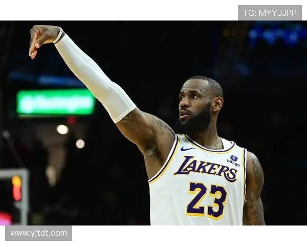 詹姆斯再创历史纪录，带领湖人队迎战勇士季后赛关键战役