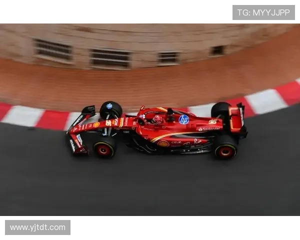 F1赛车手汉密尔顿在摩纳哥大奖赛中展现强势表现力争冠军