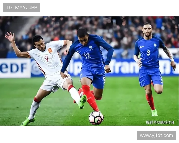 新赛季欧洲足坛焦点大战与重磅转会全面点燃球迷激情掀起全球热潮