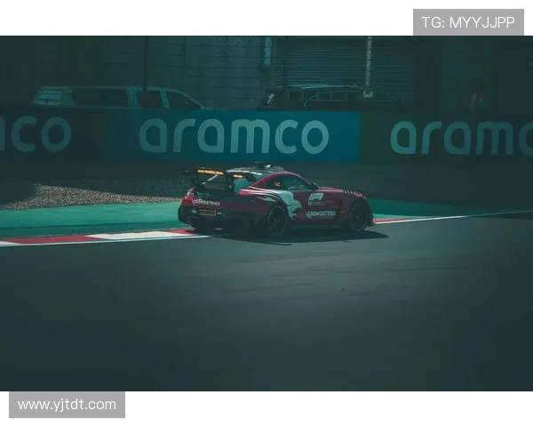 F1新赛季揭幕战回顾：维斯塔潘再度称雄汉密尔顿紧追其后