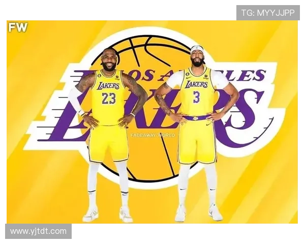 湖人队迎来新赛季首场胜利 詹姆斯与戴维斯表现出色带领球队获胜